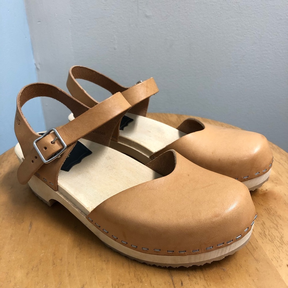Hasbeens Leather Clogs with Ankle Strap Size 6.5